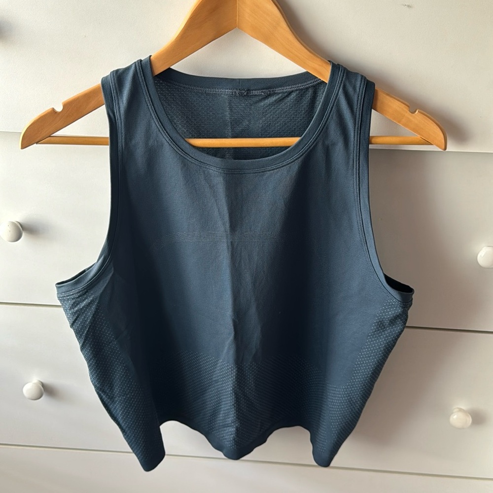 NWOT LULULEMON SWIFTLY HIGH NECK TANK TOP